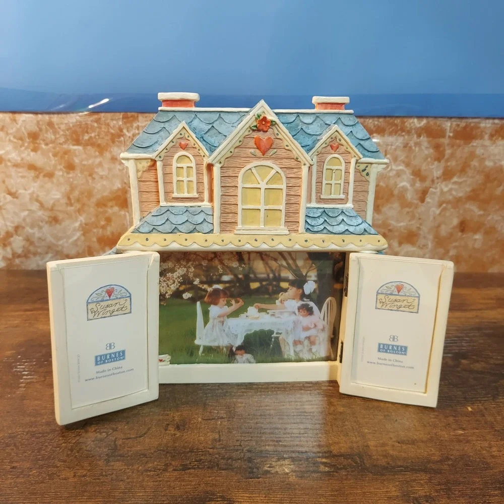 Susan Winget Burnes of Boston 2002 Cottage House 3D Resin Picture Frame 7.5x8in